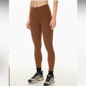 TnAction Hi-Rise Leggings (color cognac, size medium)